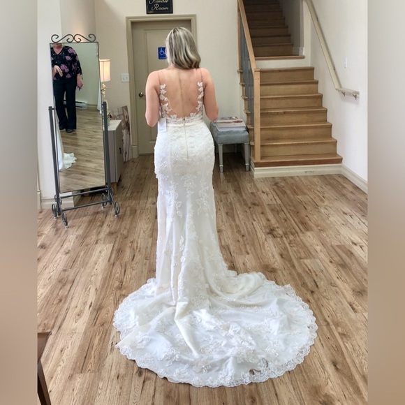 👰‍♀️ Pronovias Dralia Wedding Dress – Size 8 - with veil - Picture 9 of 11